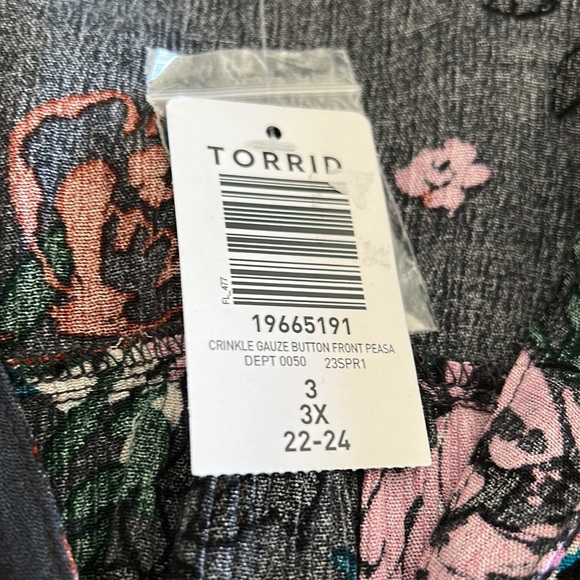 NWT Torrid Crinkle Gauze Button Front Peasant Blouse - Picture 11 of 11